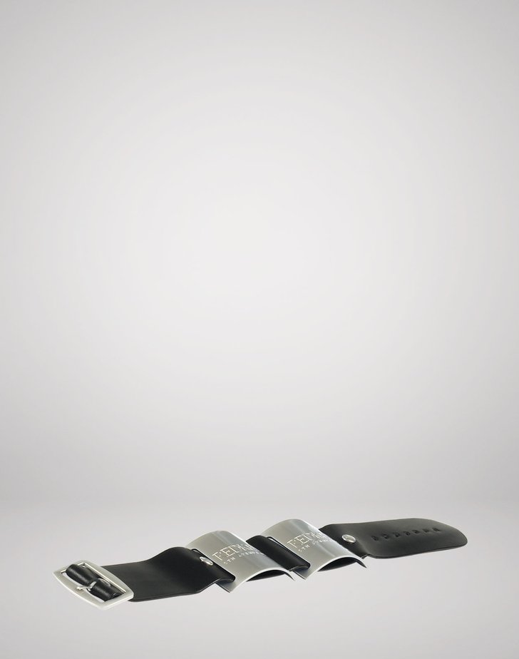 Gear Magnetic Clip Wristband Redkeniltä
